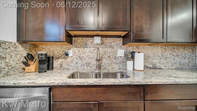 4013 Foxpointe Dr, Condo with 2 bedrooms, 3 bathrooms and null parking in West Bloomfield MI | Image 6