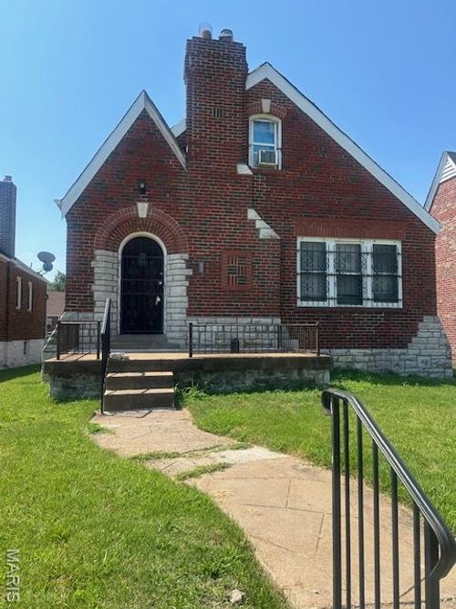 5950 N Pointe Blvd, Saint Louis, MO, 63147-1033 | Card Image