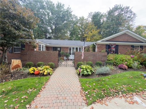 6848 Deepwood Ln, Mayfield Village, OH, 44143-2347 | Card Image