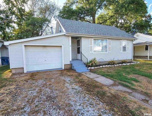 117 S Jasper St, Olney, IL, 62450-3242 | Card Image