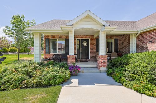 31 Village Square Rd, Centerville, UT, 84014-2226 | Card Image