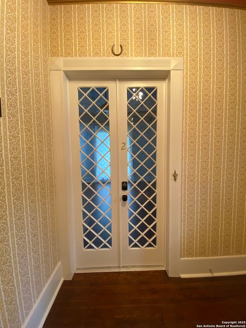 apt-2-242 Madison, San Antonio, TX, 78204-1376 | Card Image