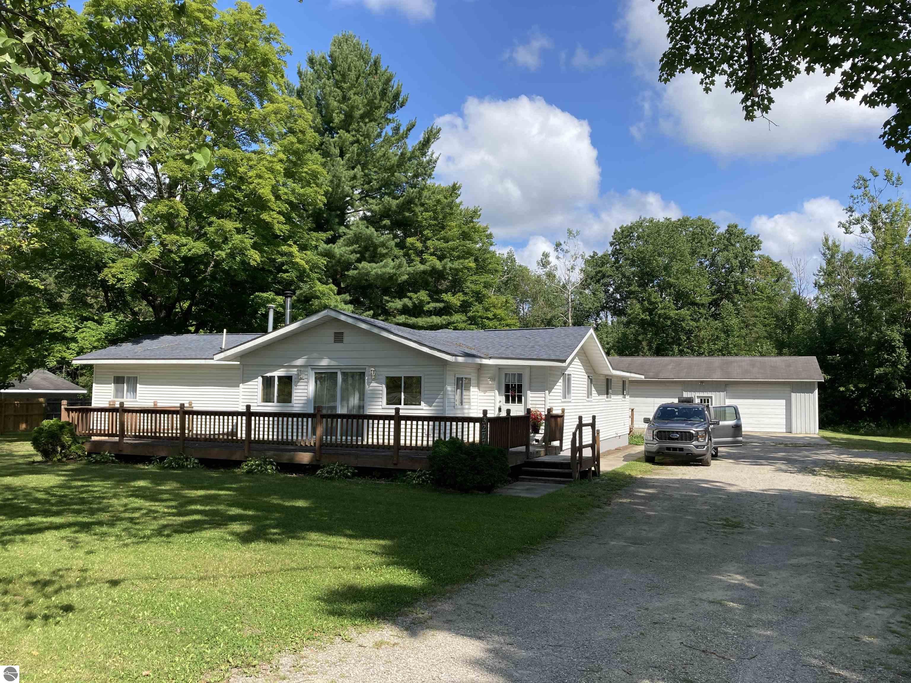 3277 E Rose City Road, For Sale in Lupton - Zoocasa
