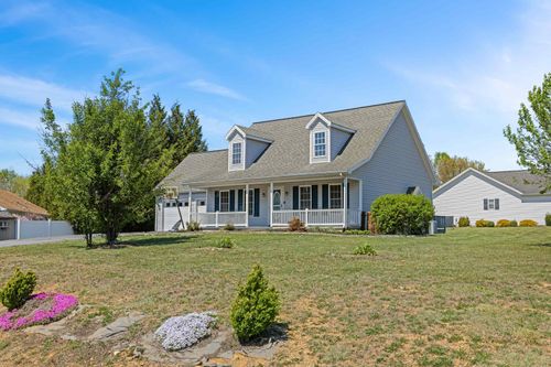 98 Woodside Dr, Waynesboro, VA, 22980-8367 | Card Image