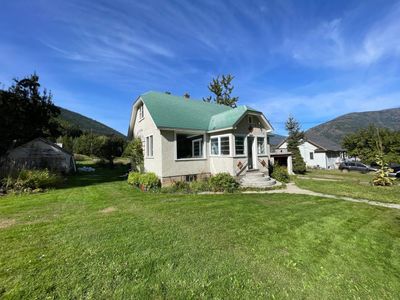 2208 Silver King Rd, House other with 4 bedrooms, 1 bathrooms and null parking in Nelson BC | Image 2