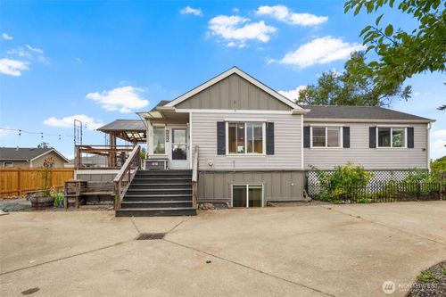 3132 Porter St, Enumclaw, WA, 98022-3336 | Card Image