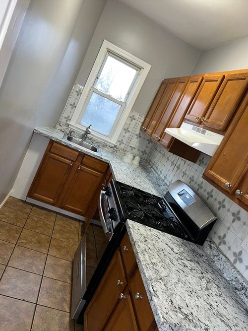 apt-3-171 Crapo St, New Bedford, MA, 02744-1054 | Card Image