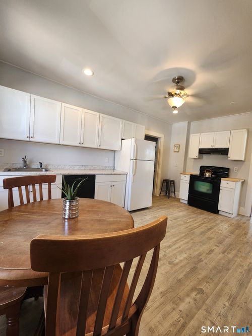 458 Hillside Ave, Hartford, CT, 06106-3733 | Card Image