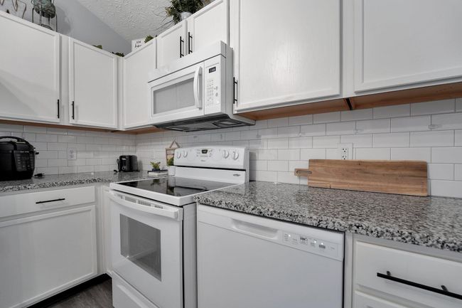1121 Lake Forest Dr, House other with 3 bedrooms, 2 bathrooms and null parking in Hebron OH | Image 12