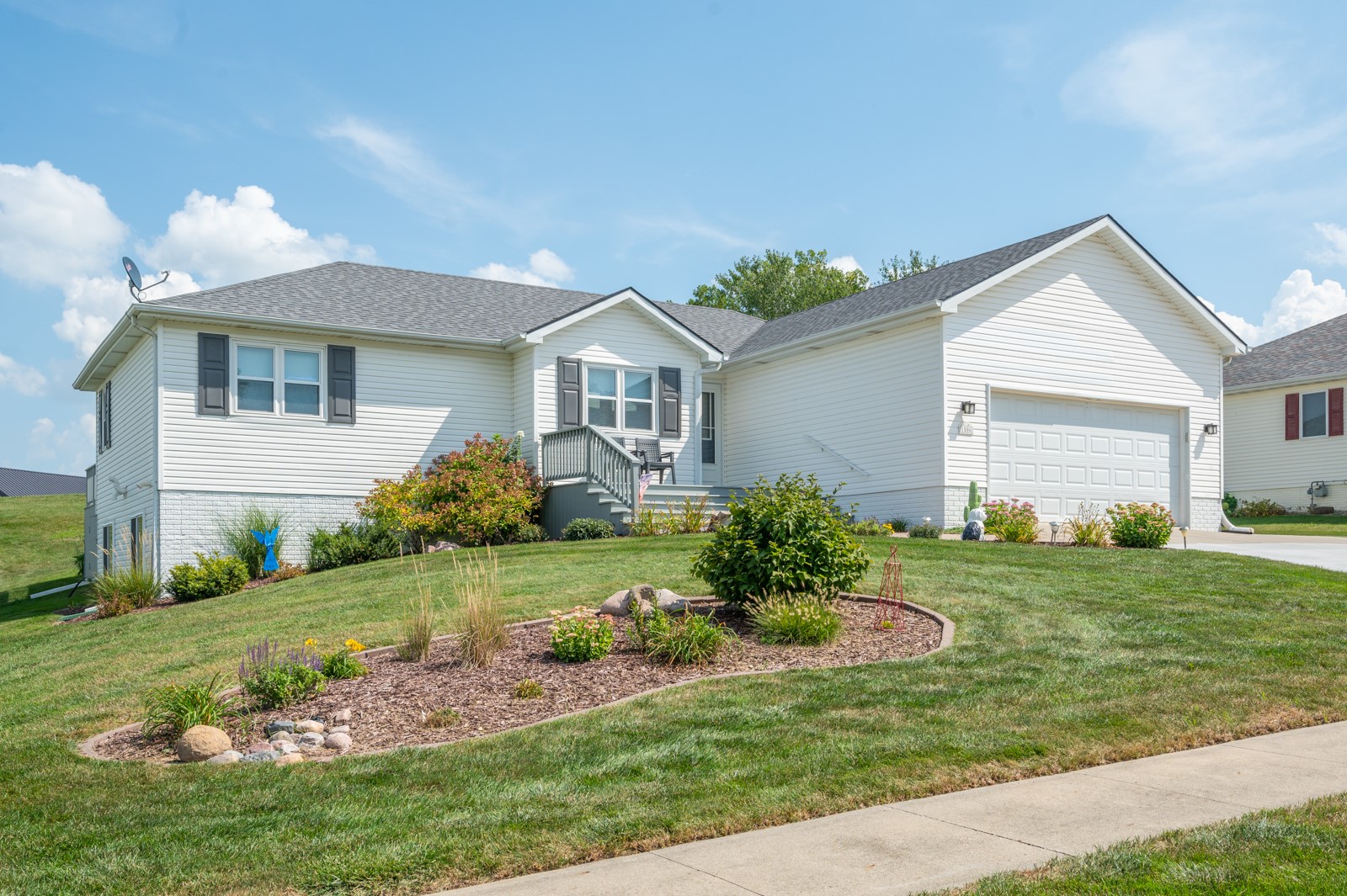 Apple Dr, Indianola, IA 50125