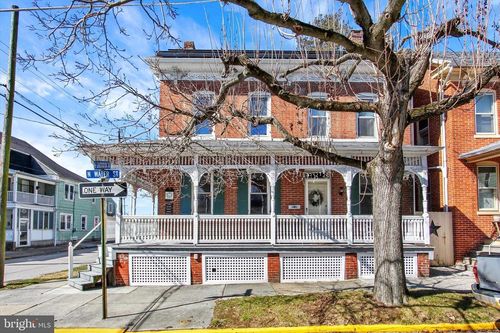 6 N Water St, SPRING GROVE, PA, 17362-1032 | Card Image