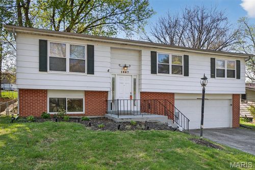 1667 Bronco Ln, Saint Louis, MO, 63146-4848 | Card Image