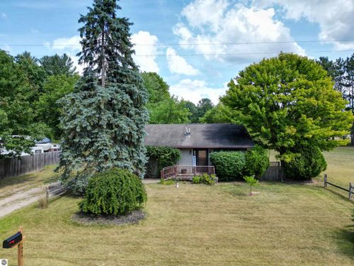 1975 S Wise Rd, Mt Pleasant, MI, 48858-9466 | Card Image