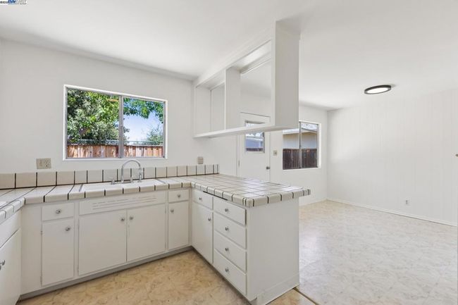 916 El Caminito, House other with 3 bedrooms, 2 bathrooms and 4 parking in Livermore CA | Image 12