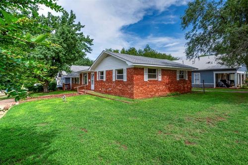 420 E 12th St, Chandler, OK, 74834-3832 | Card Image