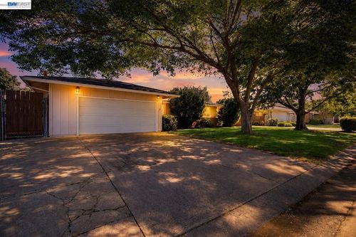 1816 Eastern Ave, Sacramento, CA, 95864-1768 | Card Image