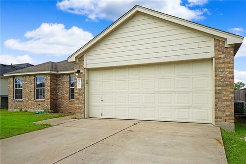 2903 Don Hill Ln, Taylor, TX, 76574-5344 | Card Image