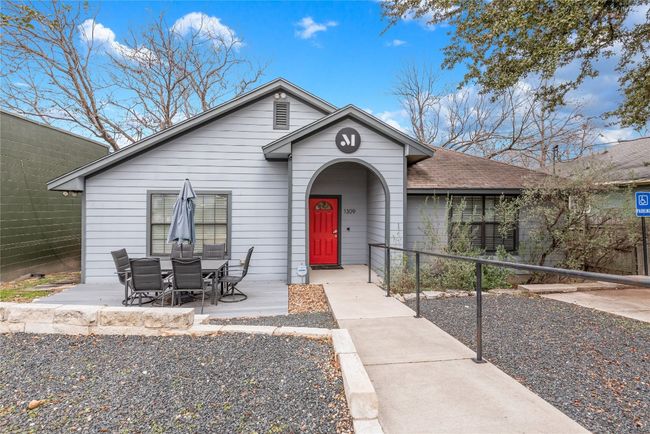 1309 Chestnut Ave, Home with 5 bedrooms, 4 bathrooms and 3 parking in Austin TX | Image 4