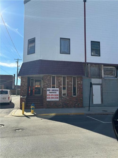 105 W 4th St, Pittsburg, KS, 66762-4801 | Card Image