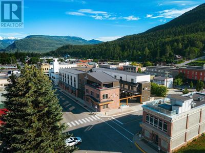 219 - 112 2 Nd St E, Condo with 3 bedrooms, 3 bathrooms and 1 parking in Revelstoke BC | Image 1