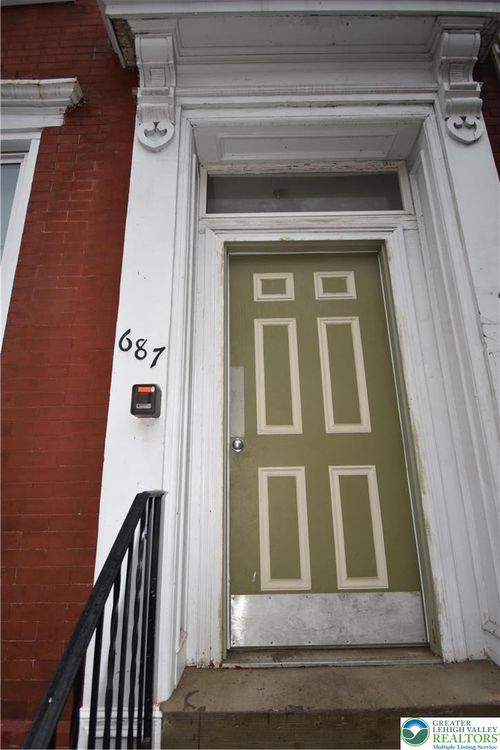 687 Ferry St, EASTON, PA, 18042-3944 | Card Image