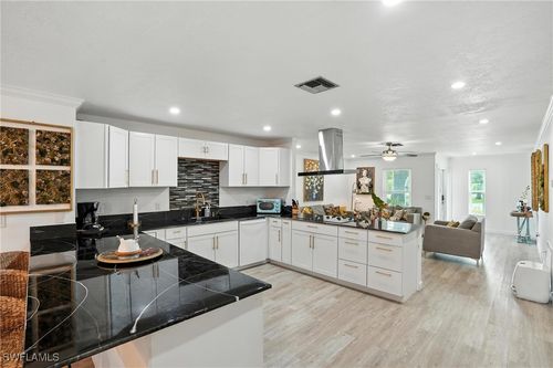 3571 Santiago Way, NAPLES, FL, 34105-2781 | Card Image