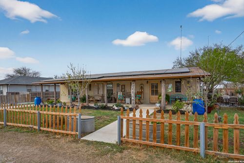 405 Coughran Rd, Pleasanton, TX, 78064-4207 | Card Image