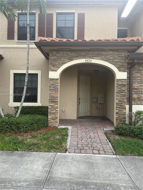 9373-9373 W 33rd Way, Hialeah, FL, 33018-2053 | Card Image