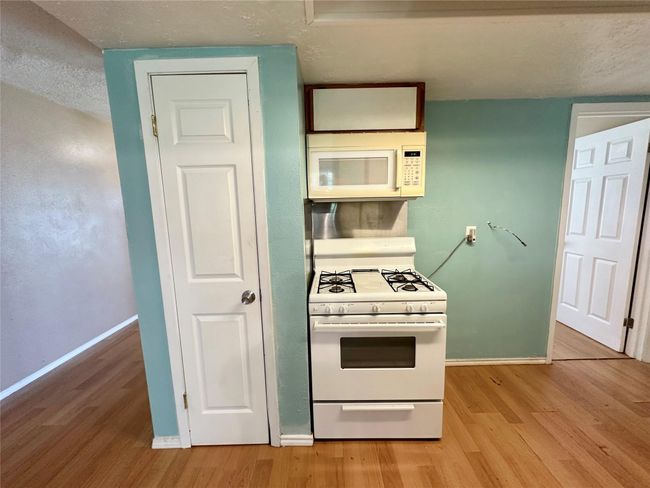 1820 Aspen Ln, House other with 3 bedrooms, 2 bathrooms and 2 parking in Seabrook TX | Image 5