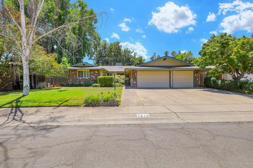 1213 Gary Way, Carmichael, CA, 95608-6107 | Card Image