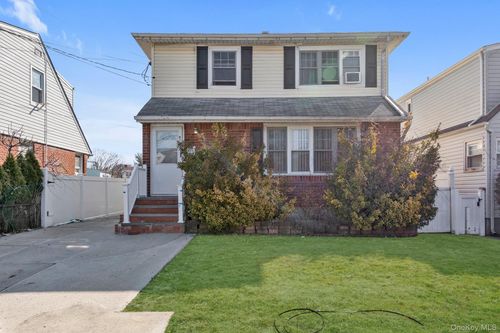 220 Crown Ave, Floral Park, NY, 11001-3705 | Card Image