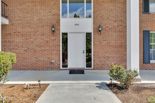 c-1900 W Manor Ct, Kingsport, TN, 37660-3455 | Card Image