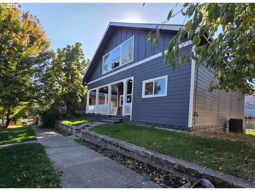 906 N Ave, La Grande, OR, 97850-2236 | Card Image