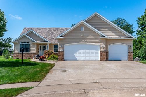 41 Jacob Ct, Eldridge, IA, 52748-9589 | Card Image