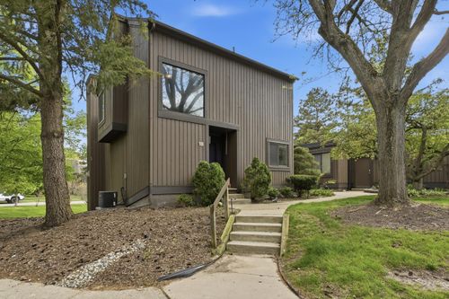 18 Northwick Ct, Ann Arbor, MI, 48105-1408 | Card Image