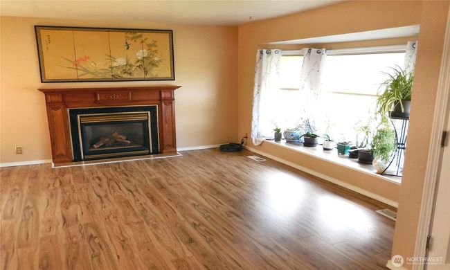 Bay Window in Living Rm | Image 4