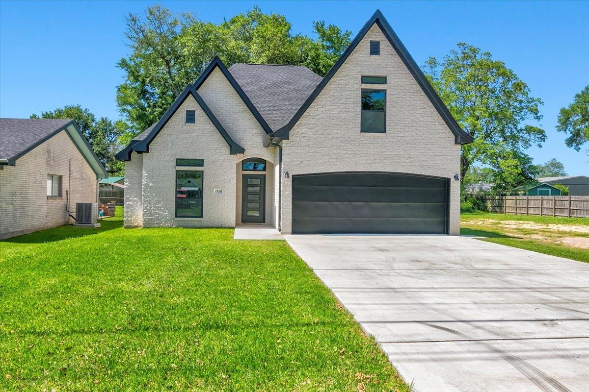 10th St, Port Neches, TX 77651