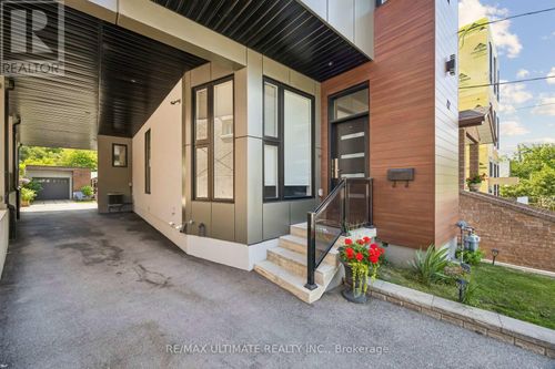 42 Ennerdale Road, Toronto (Caledonia-Fairbank), ON, M6E4C3 | Card Image