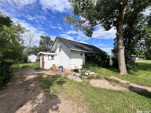 108 2nd Ave, Macrorie, SK, S0L2E0 | Card Image