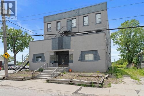 1353 Wellington Ave, Windsor, ON, N8X2C1 | Card Image