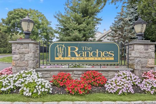 17 Constantine Way, Mount Sinai, NY, 11766-3000 | Card Image