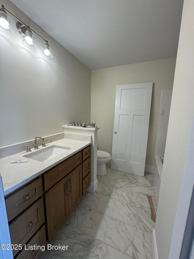 Upstairs Guest Bath | Image 30