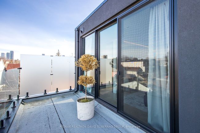 102 Ulster St, House attached with 4 bedrooms, 5 bathrooms and 1 parking in Toronto ON | Image 32