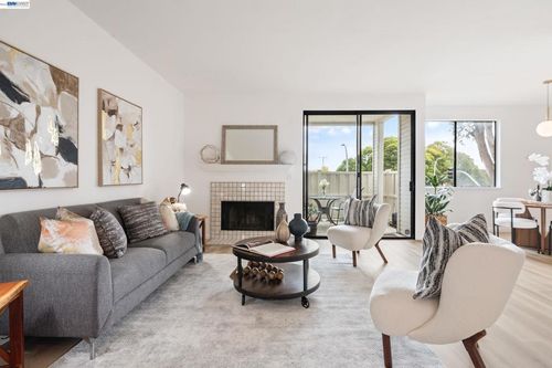3773 Stoneglen, Richmond, CA, 94806 | Card Image