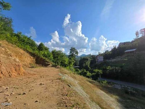 126 Elm Rd, Gatlinburg, TN, 37738 | Card Image