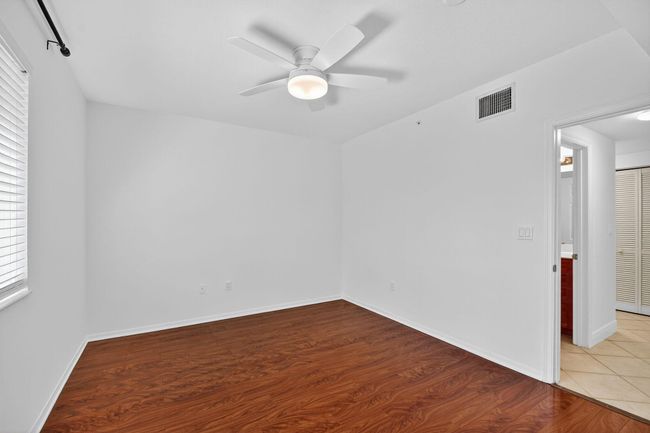 APT-304 - 6511 Emerald Dunes Dr, Condo with 2 bedrooms, 2 bathrooms and null parking in West Palm Beach FL | Image 26