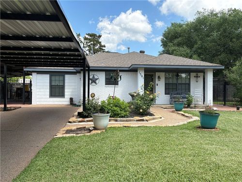 1501 Maple Dr, Bryan, TX, 77803-2938 | Card Image
