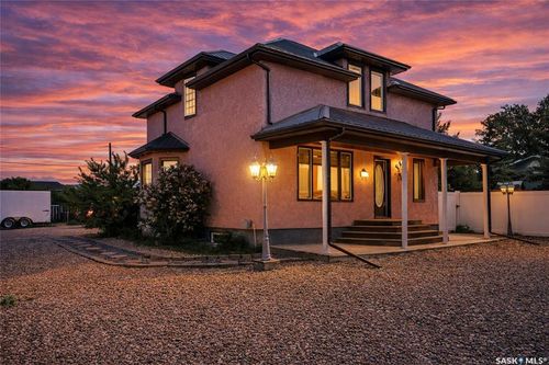 205 5th Ave E, Gravelbourg, SK, S0H1X0 | Card Image