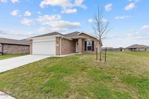 333 E Greystone Sq, Webb City, MO, 64870-9277 | Card Image