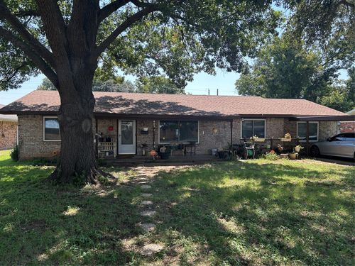 903 W Howard St, Olney, TX, 76374-1027 | Card Image